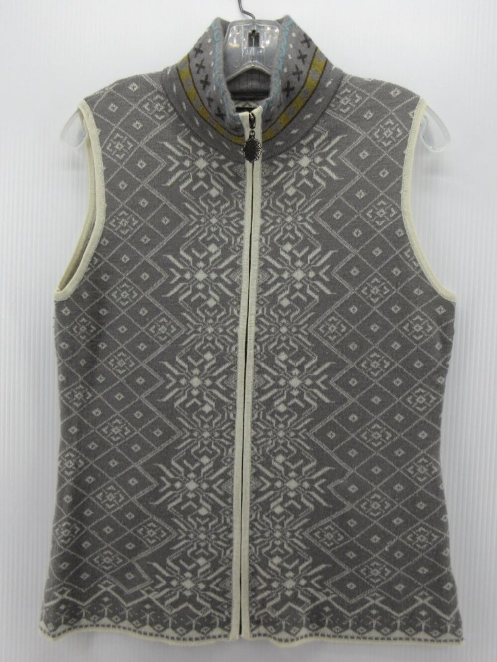 Icelandic Design Sweater Medium Wool Vest Cardigan Nordic Snowflake